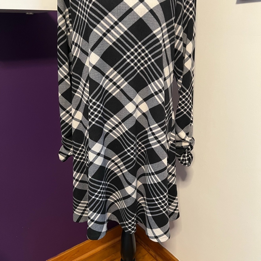 7 for $30 R&K Plaid Plus Size Long Sleeve Dress - Picture 4 of 10